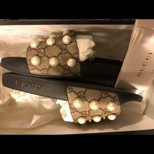 Gucci pearl slides size 36 (women’s 6- 61/2)